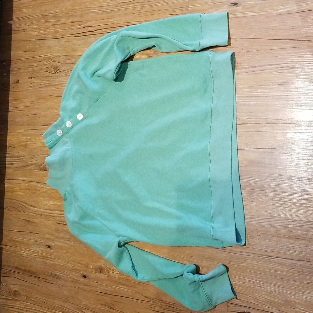 J. Crew long sleeve buttoon accent at neck like new condition green sz XL